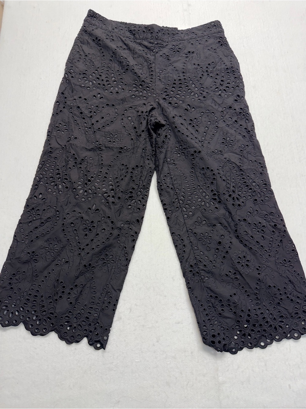 Chico’s wide leg Black Eyelet Scalloped Hem Crop Pants 2.5 NWT
